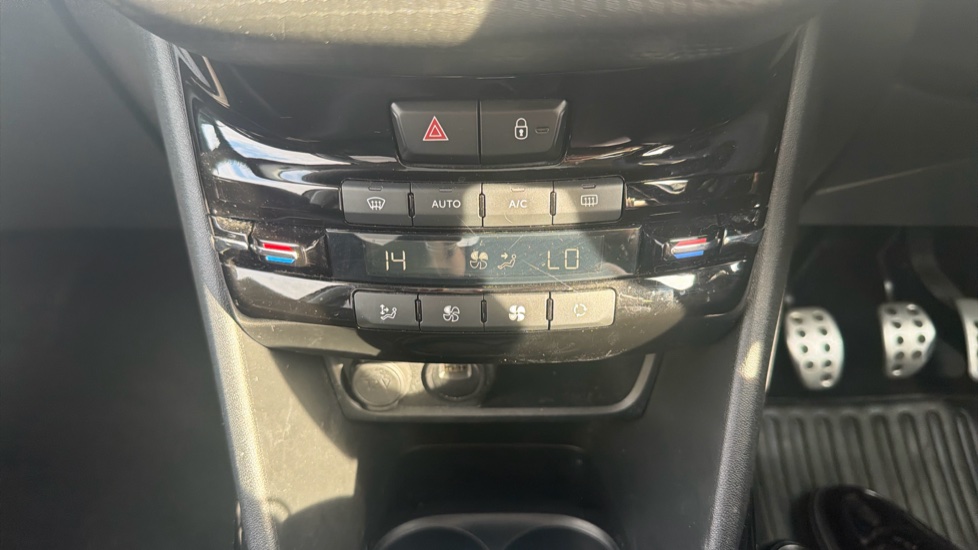 Peugeot 2008 1.2 PureTech 130 GT Line 5dr Petrol Estate - Image 29