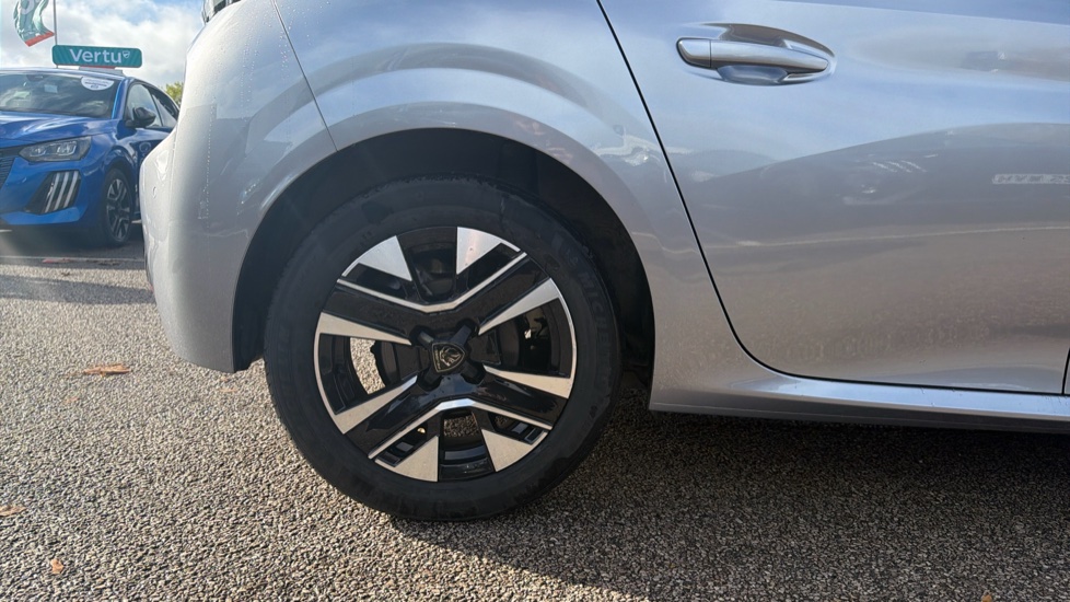 Peugeot 208 1.2 PureTech 100 Allure 5dr Petrol Hatchback - Image 7