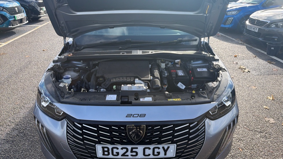 Peugeot 208 1.2 PureTech 100 Allure 5dr Petrol Hatchback - Image 8