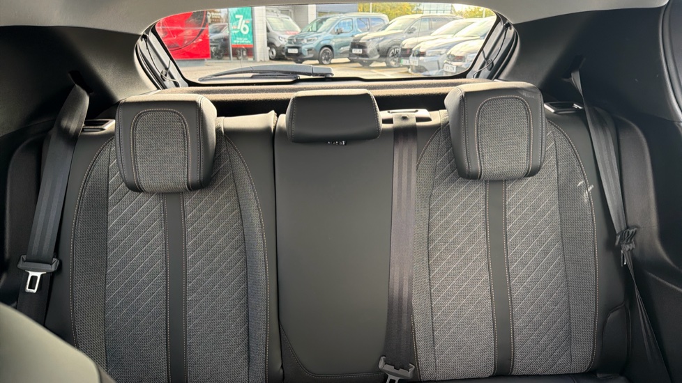 Peugeot 208 1.2 PureTech 100 Allure 5dr Petrol Hatchback - Image 15