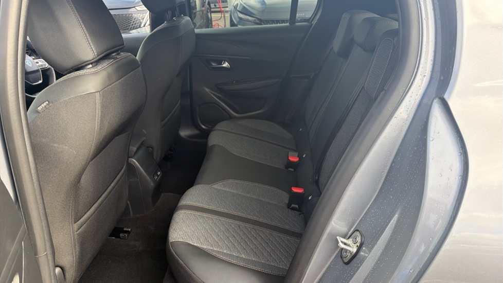 Peugeot 208 1.2 PureTech 100 Allure 5dr Petrol Hatchback - Image 16