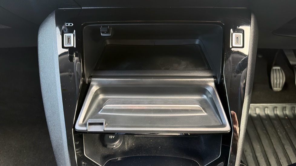 Peugeot 208 1.2 PureTech 100 Allure 5dr Petrol Hatchback - Image 34