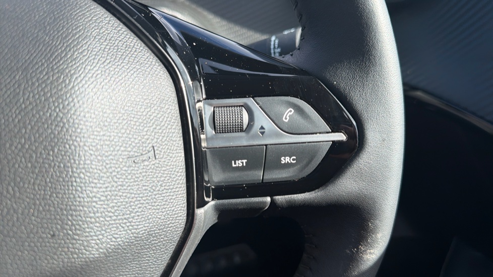 Peugeot 208 1.2 PureTech 100 Allure 5dr Petrol Hatchback - Image 36