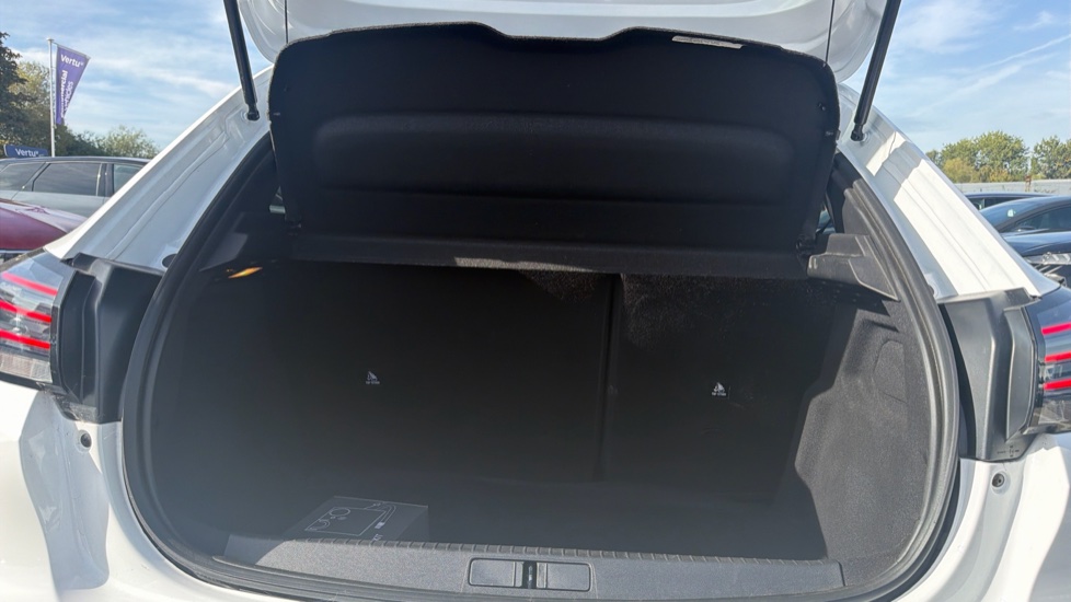 Peugeot 208 1.2 PureTech 100 Allure 5dr Petrol Hatchback - Image 4