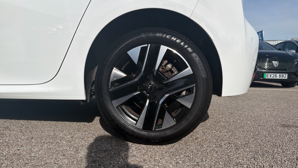 Peugeot 208 1.2 PureTech 100 Allure 5dr Petrol Hatchback - Image 7