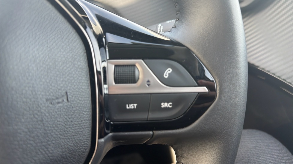 Peugeot 208 1.2 PureTech 100 Allure 5dr Petrol Hatchback - Image 22