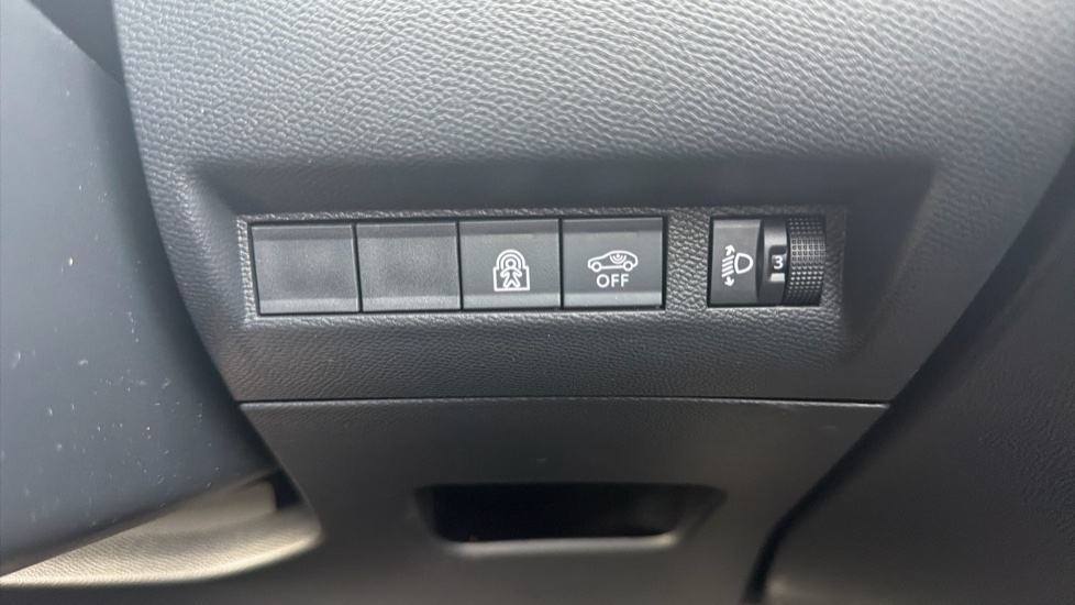 Peugeot 208 1.2 PureTech 100 Allure 5dr Petrol Hatchback - Image 24