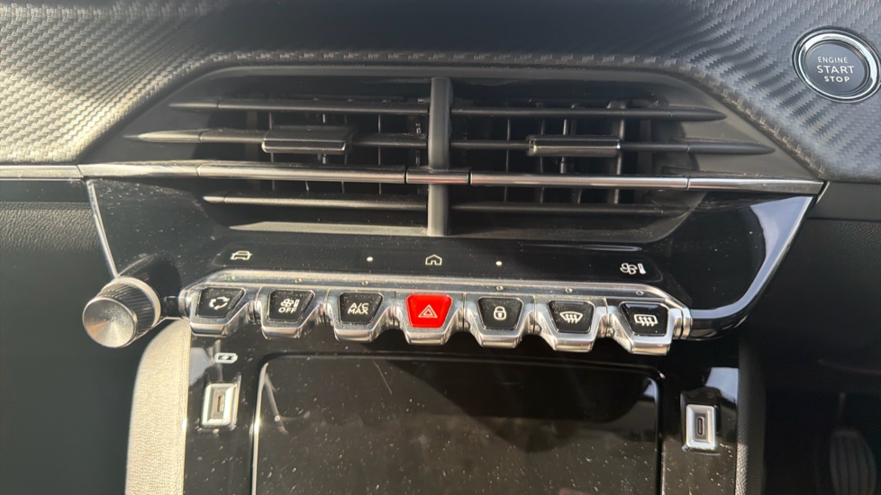 Peugeot 208 1.2 PureTech 100 Allure 5dr Petrol Hatchback - Image 32