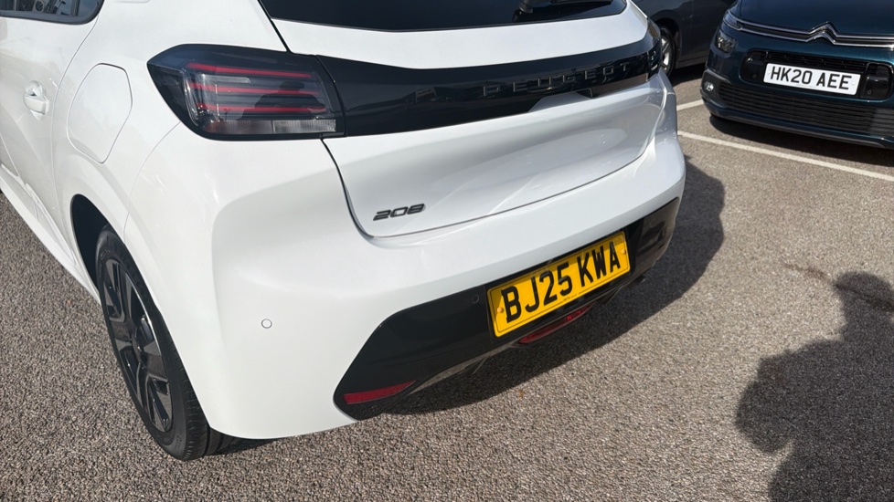 Peugeot 208 1.2 PureTech 100 Allure 5dr Petrol Hatchback - Image 42