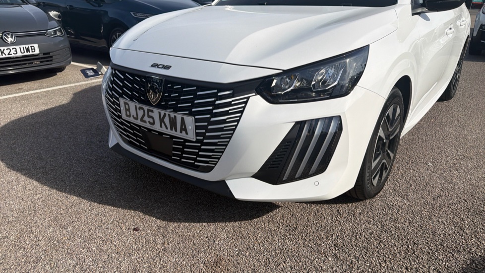 Peugeot 208 1.2 PureTech 100 Allure 5dr Petrol Hatchback - Image 43