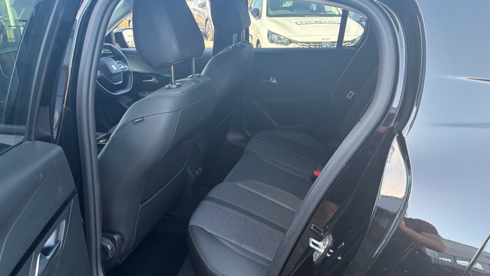 Peugeot 208 1.2 PureTech 100 Allure Premium 5dr Petrol Hatchback - Image 16