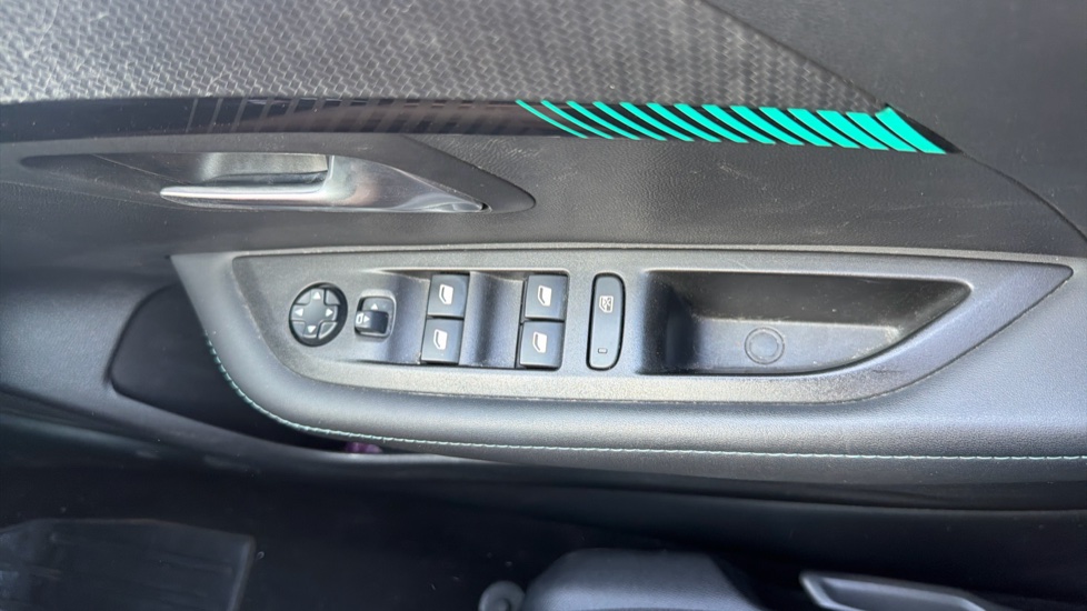 Peugeot 208 1.2 PureTech 100 Allure Premium 5dr Petrol Hatchback - Image 36