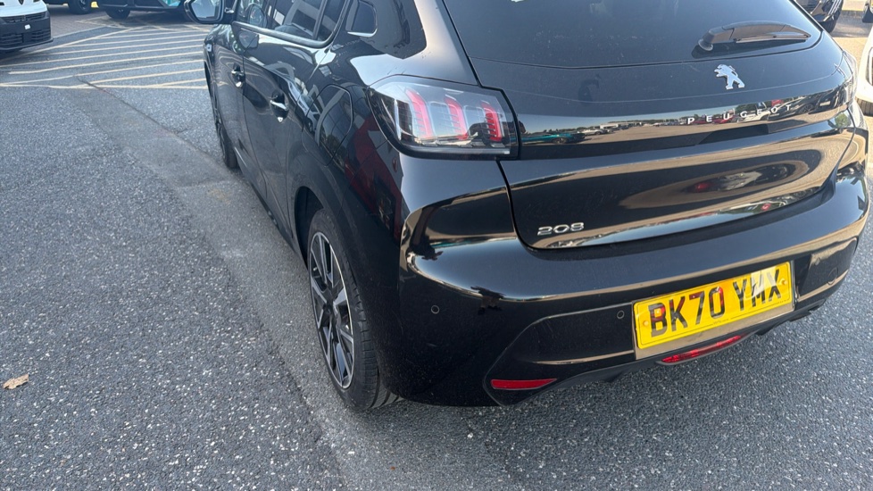 Peugeot 208 1.2 PureTech 100 Allure Premium 5dr Petrol Hatchback - Image 40