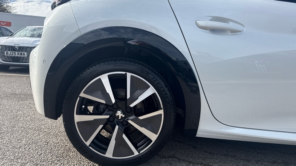 Peugeot 208 100kW GT 50kWh 5dr Auto Electric Hatchback - Image 7