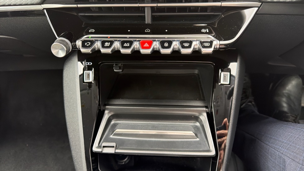 Peugeot 208 1.2 PureTech 100 Allure 5dr Petrol Hatchback - Image 8