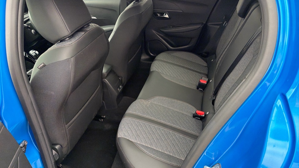 Peugeot 208 1.2 PureTech 100 Allure 5dr Petrol Hatchback - Image 16
