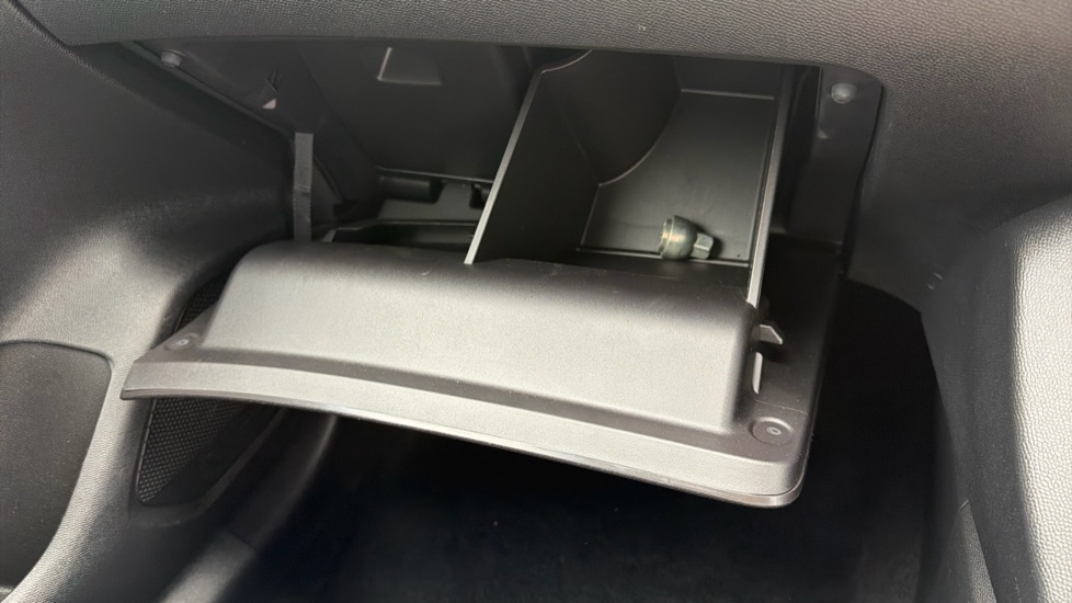 Peugeot 208 1.2 PureTech 100 Allure 5dr Petrol Hatchback - Image 28