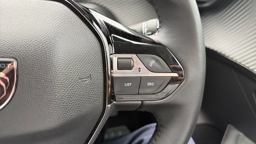 Peugeot 208 1.2 PureTech 100 Allure 5dr Petrol Hatchback - Image 32