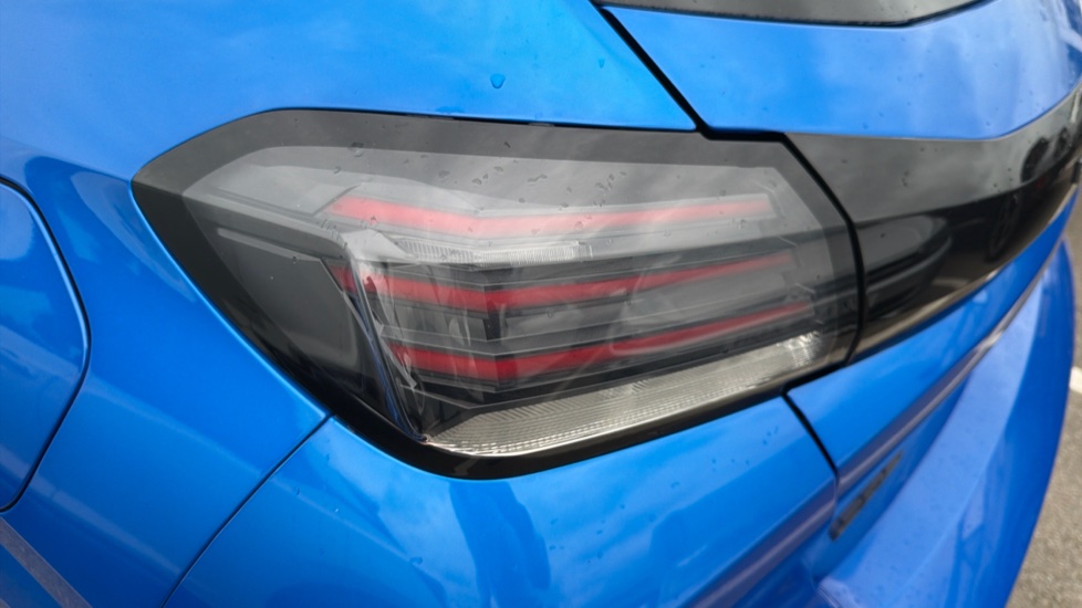 Peugeot 208 1.2 PureTech 100 Allure 5dr Petrol Hatchback - Image 41