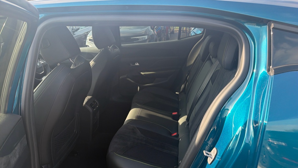 Peugeot 408 1.2 PureTech GT 5dr EAT8 Petrol Hatchback - Image 16