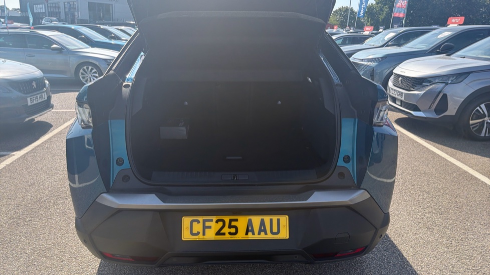 Peugeot 3008 1.2 Hybrid 136 Allure 5dr e-DSC6 Petrol Estate - Image 4