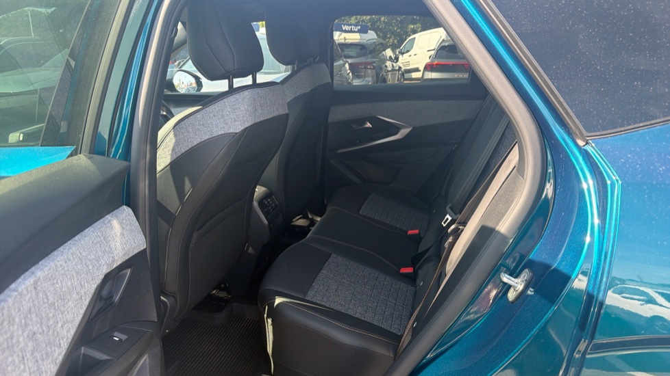 Peugeot 3008 1.2 Hybrid 136 Allure 5dr e-DSC6 Petrol Estate - Image 16