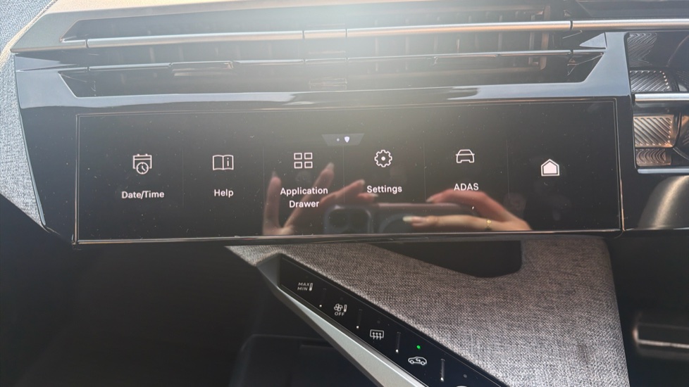 Peugeot 3008 1.2 Hybrid 136 Allure 5dr e-DSC6 Petrol Estate - Image 35