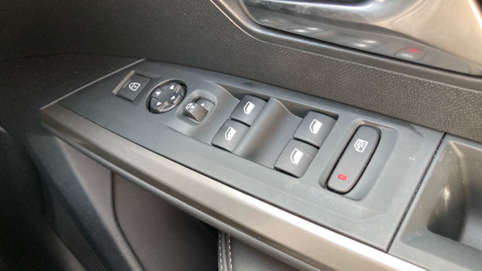 Peugeot 3008 157kW Allure 73kWh 5dr Auto Electric Estate - Image 23