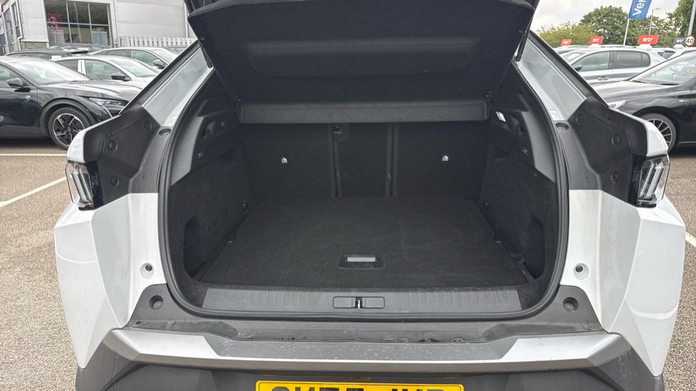 Peugeot 3008 1.2 Hybrid 145 Allure 5dr e-DSC6 Petrol Estate - Image 4