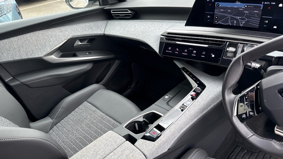 Peugeot 3008 1.2 Hybrid 145 Allure 5dr e-DSC6 Petrol Estate - Image 14