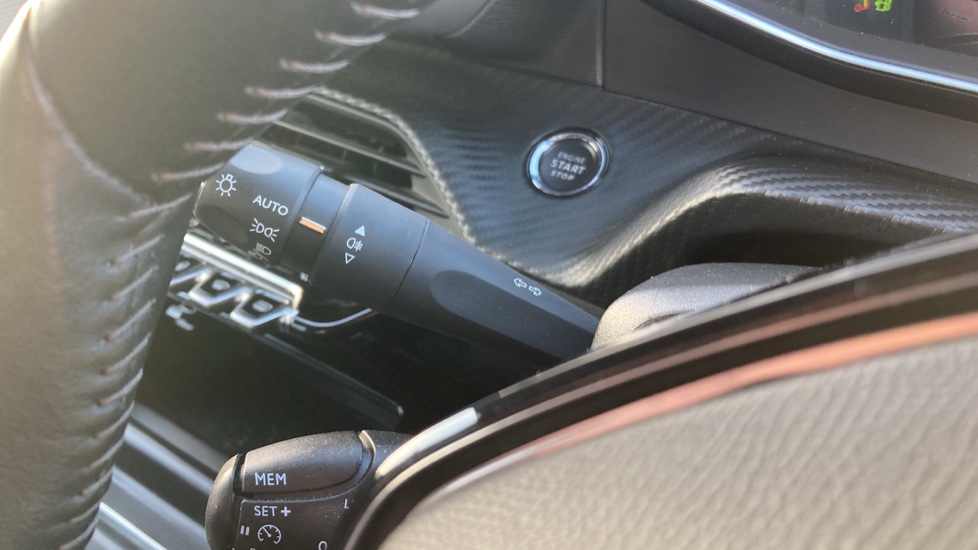 Peugeot 208 1.2 PureTech 100 Allure Premium 5dr Petrol Hatchback - Image 28