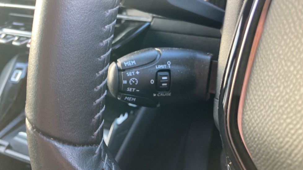 Peugeot 208 1.2 PureTech 100 Allure Premium 5dr Petrol Hatchback - Image 29