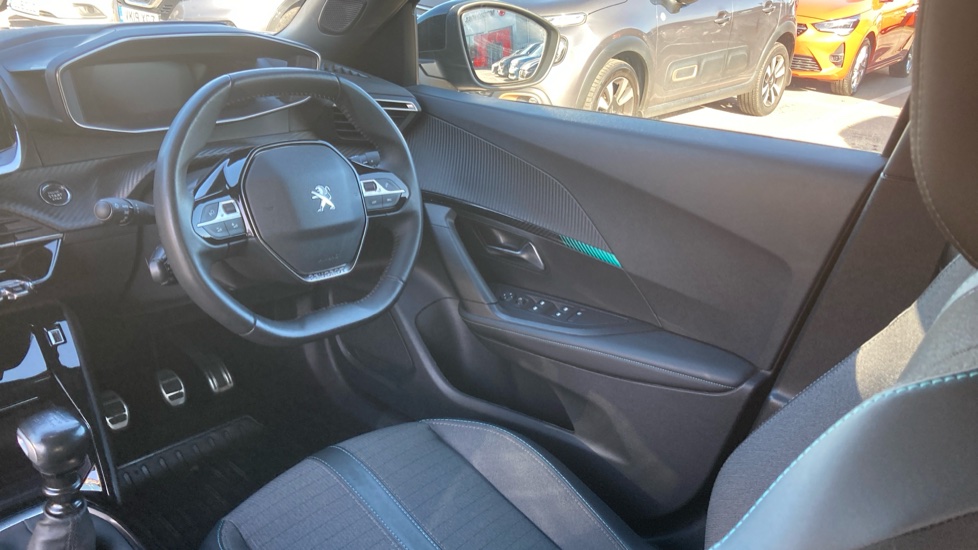 Peugeot 2008 1.2 PureTech Allure Premium+ 5dr Petrol Estate - Image 10