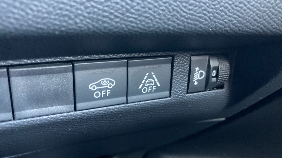 Peugeot 2008 1.2 PureTech Allure Premium+ 5dr Petrol Estate - Image 24