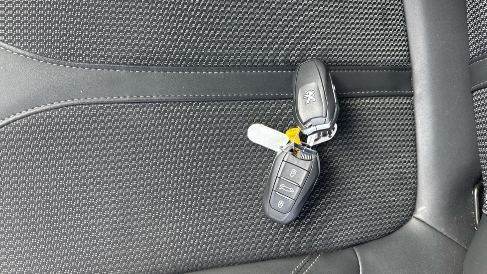 Peugeot 3008 1.2 PureTech GT 5dr EAT8 Petrol Estate - Image 20