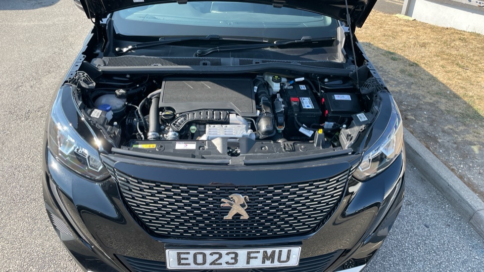 Peugeot 2008 1.2 PureTech 130 Allure Premium+ 5dr EAT8 Petrol Estate - Image 8
