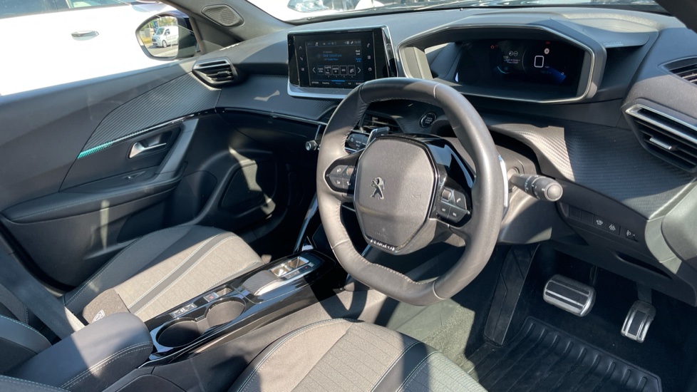 Peugeot 2008 1.2 PureTech 130 Allure Premium+ 5dr EAT8 Petrol Estate - Image 11