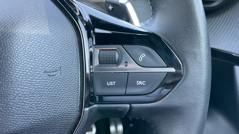 Peugeot 2008 1.2 PureTech 130 Allure Premium+ 5dr EAT8 Petrol Estate - Image 27