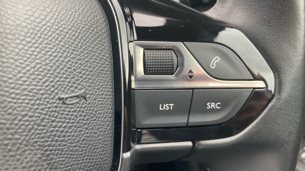 Peugeot 5008 1.2 PureTech Allure Premium+ 5dr EAT8 Petrol Estate - Image 28