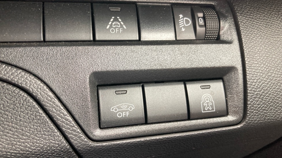 Peugeot 5008 1.2 PureTech Allure Premium+ 5dr EAT8 Petrol Estate - Image 30