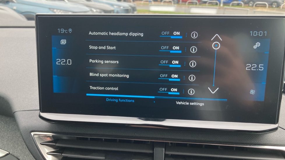 Peugeot 5008 1.2 PureTech Allure Premium+ 5dr EAT8 Petrol Estate - Image 37