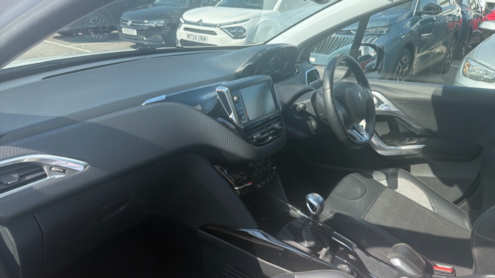 Peugeot 2008 1.2 PureTech 110 Allure Premium 5dr Petrol Estate - Image 9