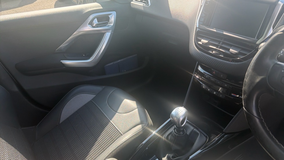 Peugeot 2008 1.2 PureTech 110 Allure Premium 5dr Petrol Estate - Image 14