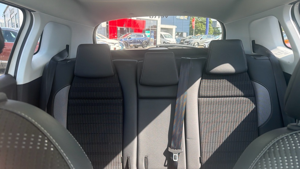 Peugeot 2008 1.2 PureTech 110 Allure Premium 5dr Petrol Estate - Image 15