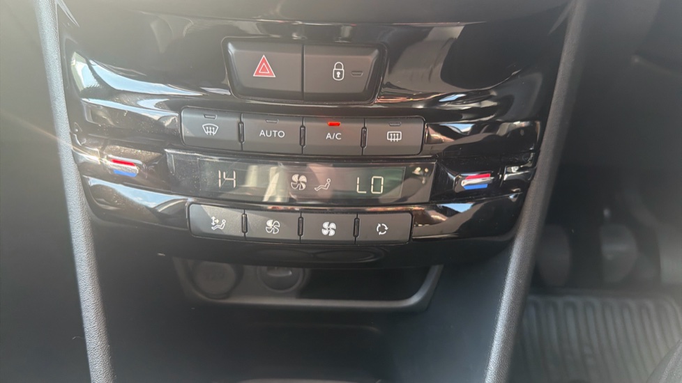 Peugeot 2008 1.2 PureTech 110 Allure Premium 5dr Petrol Estate - Image 21