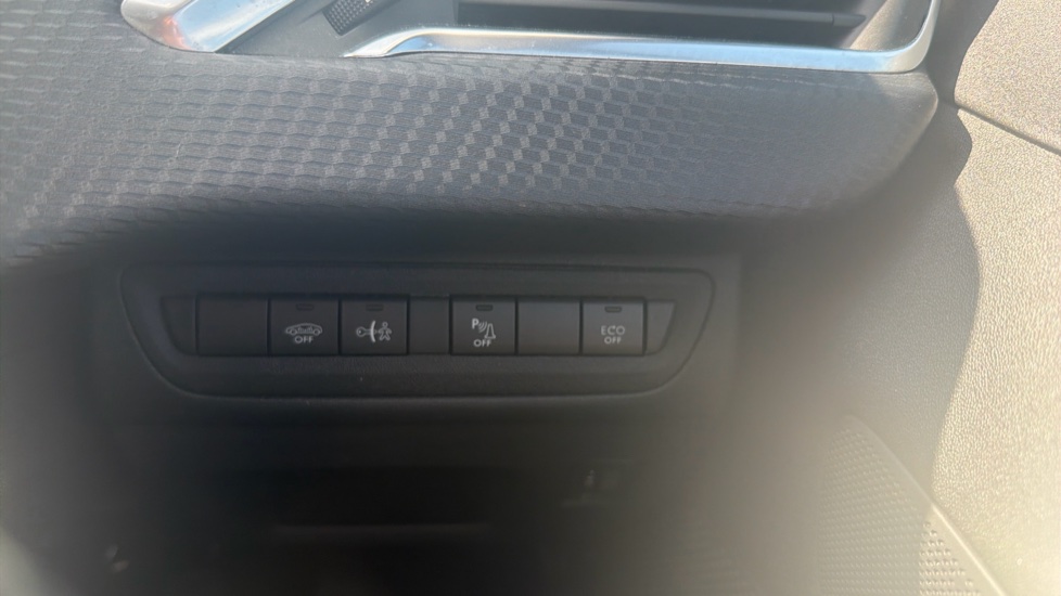 Peugeot 2008 1.2 PureTech 110 Allure Premium 5dr Petrol Estate - Image 24