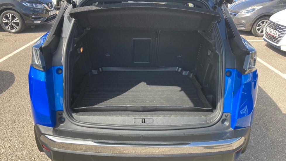Peugeot 3008 1.2 PureTech GT Premium 5dr EAT8 Petrol Estate - Image 4