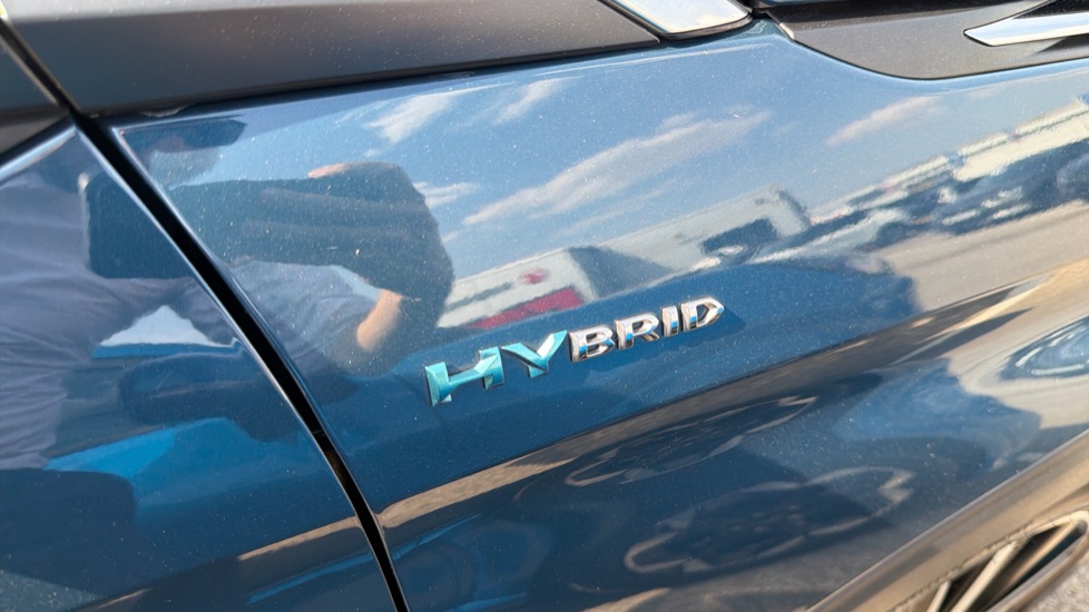 Peugeot 3008 1.6 Hybrid 225 GT Premium 5dr e-EAT8 Estate - Image 37