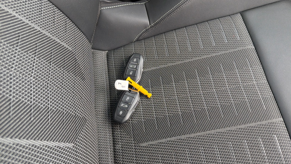 Peugeot 3008 1.2 Hybrid 136 GT 5dr e-DSC6 Petrol Estate - Image 20