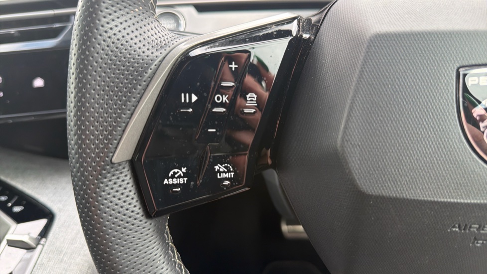 Peugeot 3008 1.2 Hybrid 136 GT 5dr e-DSC6 Petrol Estate - Image 33